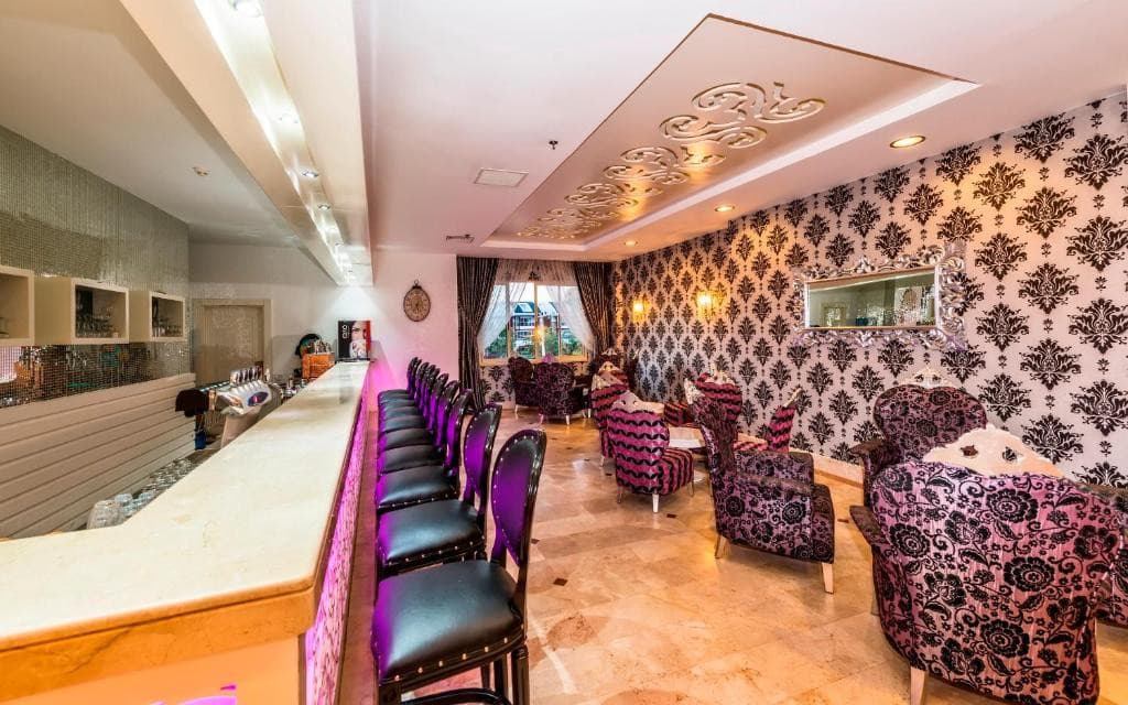 Serenis Hotel