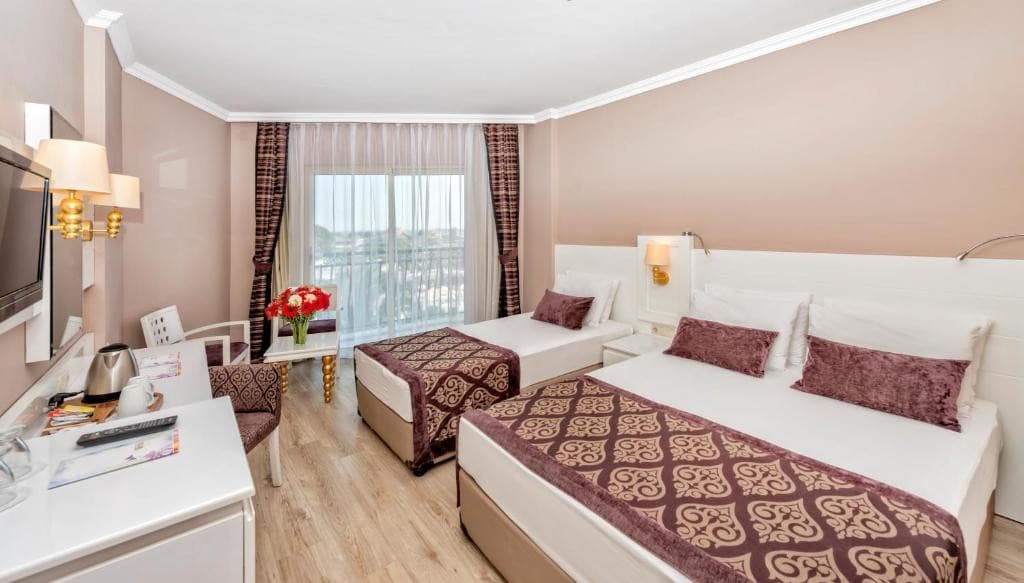 Serenis Hotel