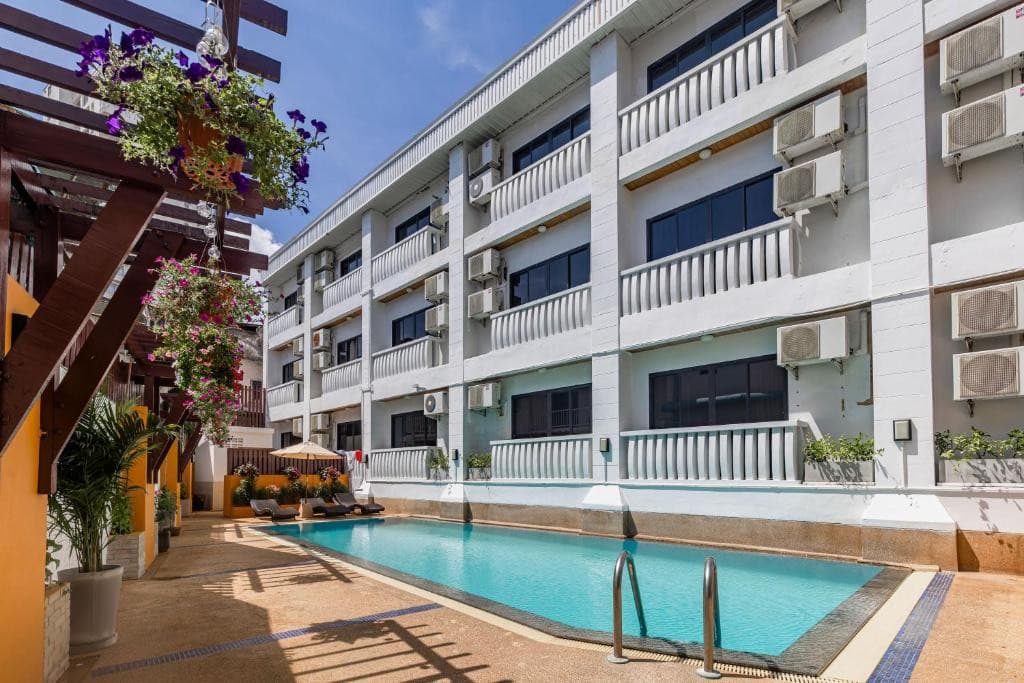 Rattana Beach Hotel
