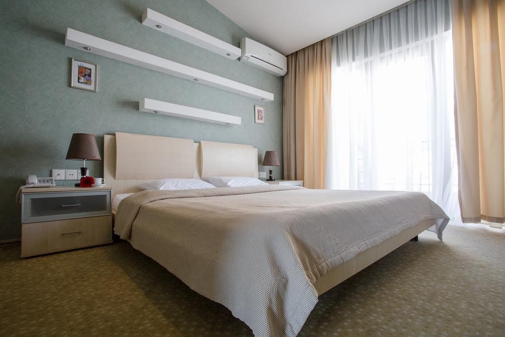 AUSTIN HOTEL