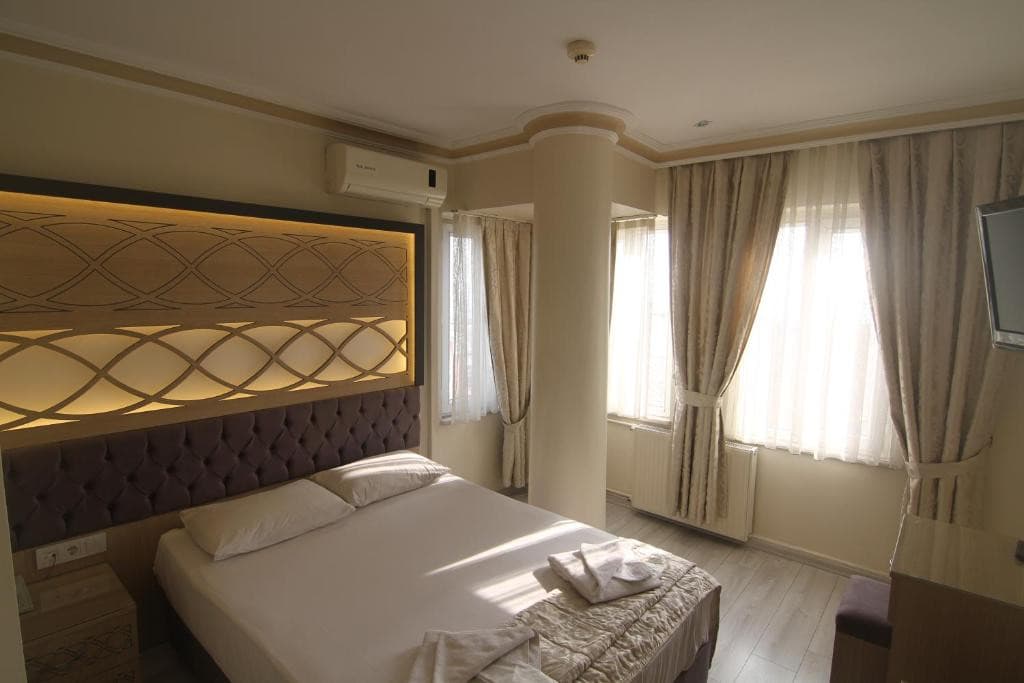 GRAND LIZA HOTEL
