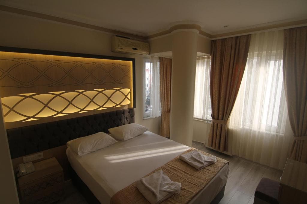 GRAND LIZA HOTEL