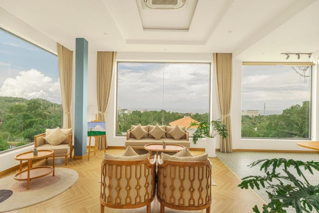 TOM HILL BOUTIQUE RESORT AND SPA