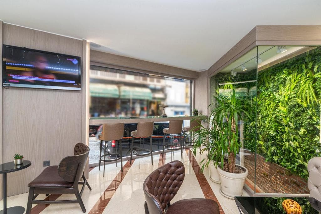 APRILIS HOTEL
