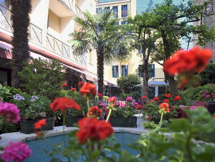 Amadeus Hotel