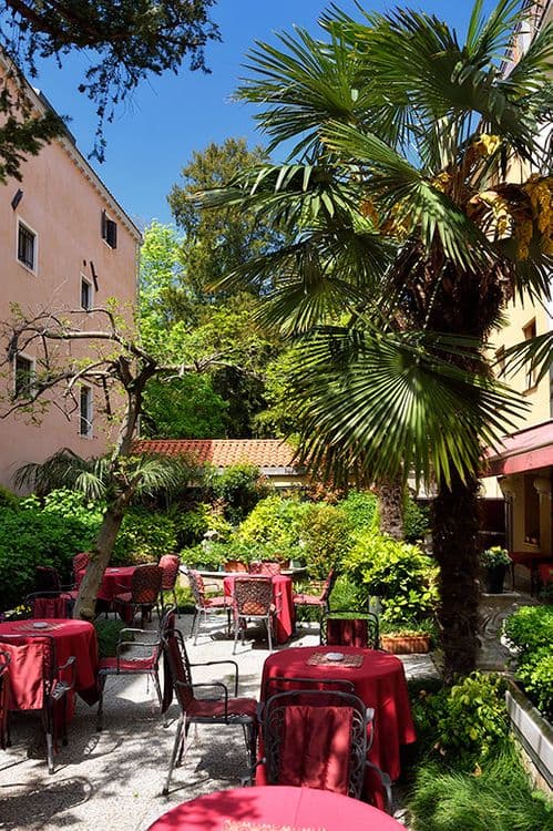 Amadeus Hotel