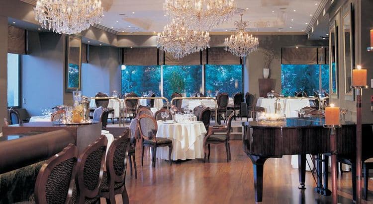 Divani Caravel Hotel
