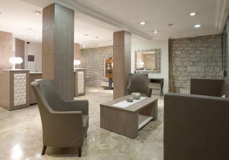 Lebron Hotel