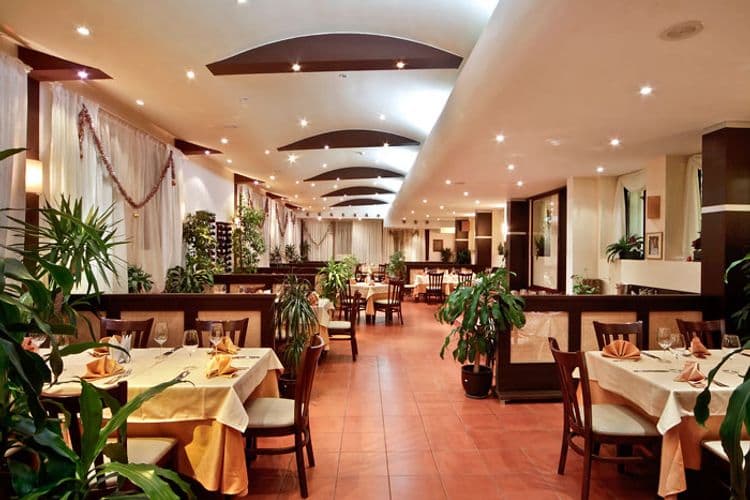 Flora Hotel