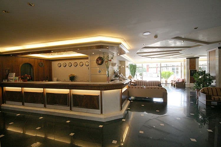 Oasis Hotel Apartments