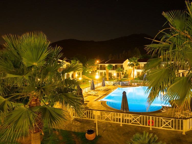 Golden Coast Hotel & Bungalows