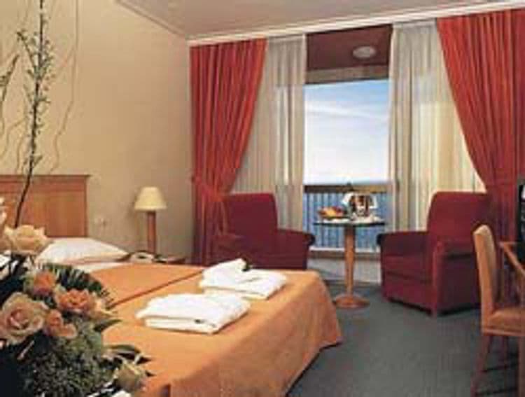 Makedonia Palace