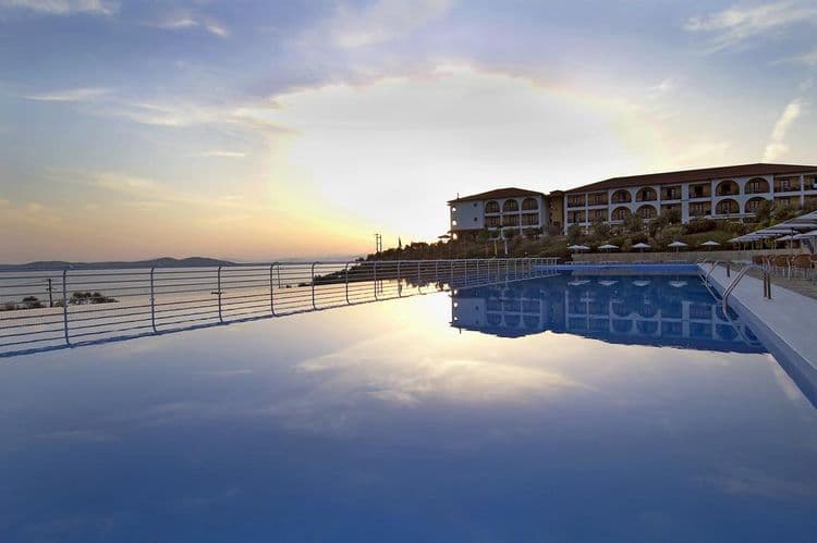 Akrathos Beach Hotel