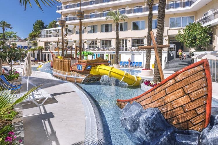 Oasis Park Splash Hotel