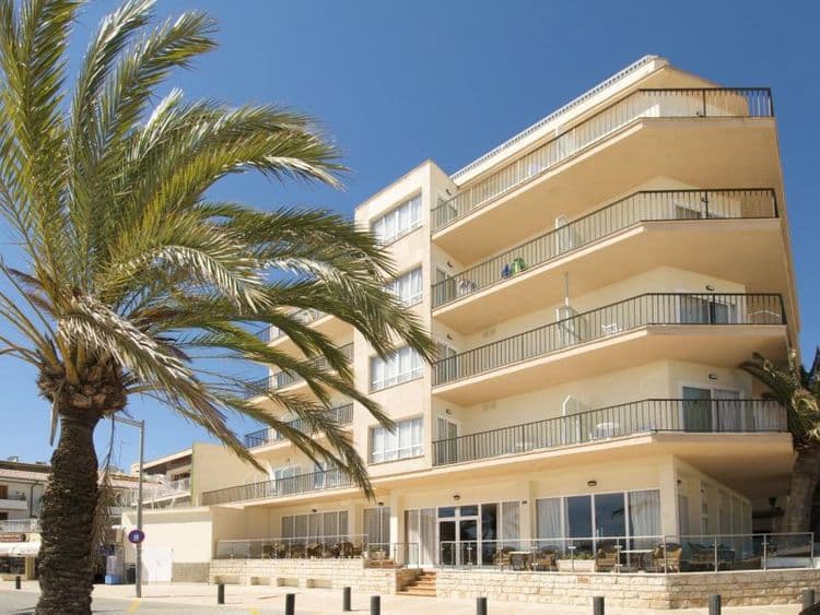 Las Arenas Hotel