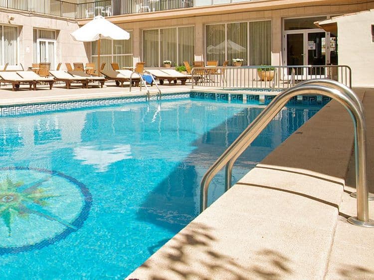 Las Arenas Hotel