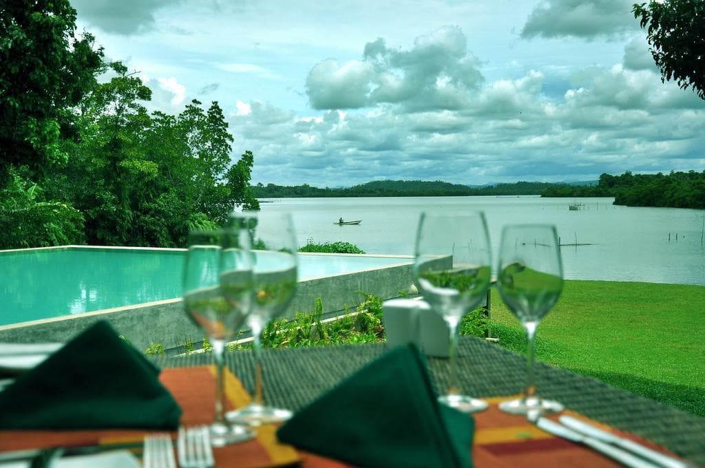 Roman Lake Hotel