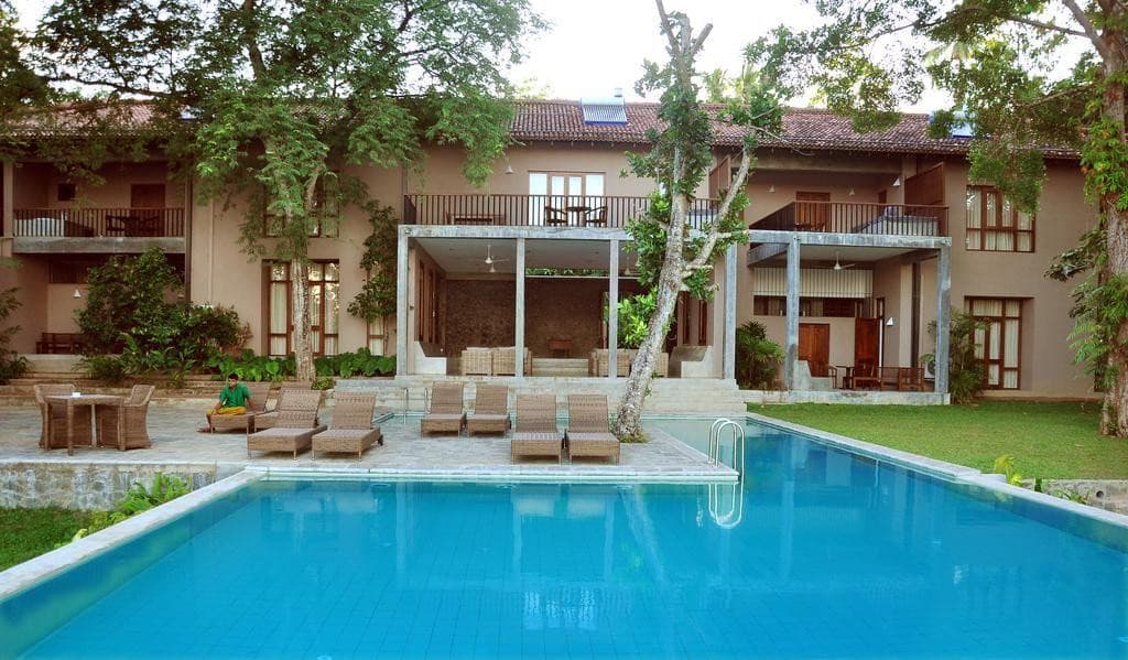 Roman Lake Hotel