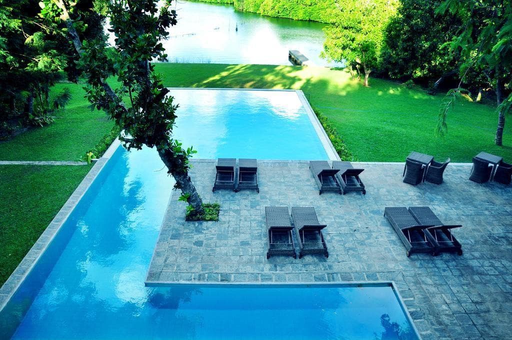 Roman Lake Hotel