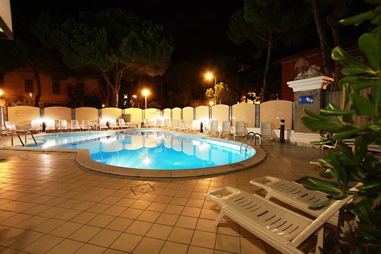 Atrium Hotel