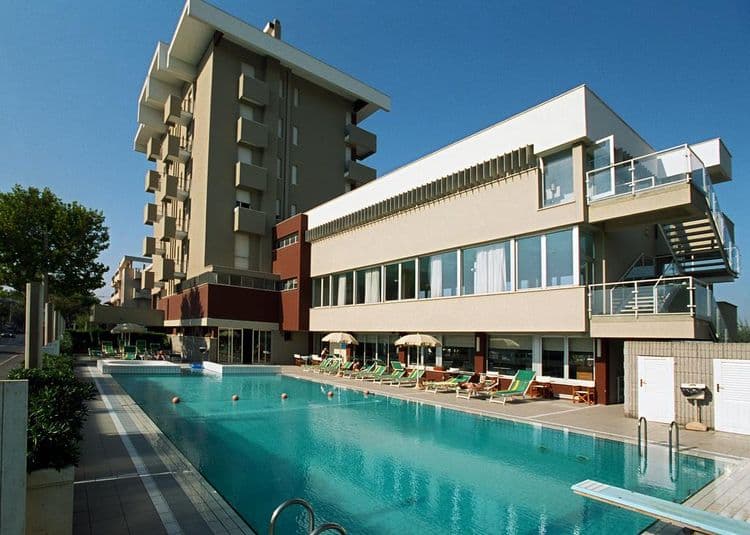 Ascot Hotel