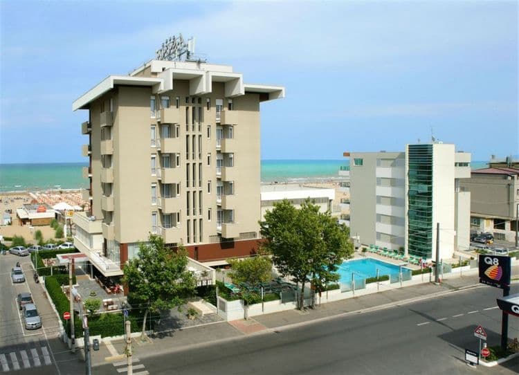 Ascot Hotel