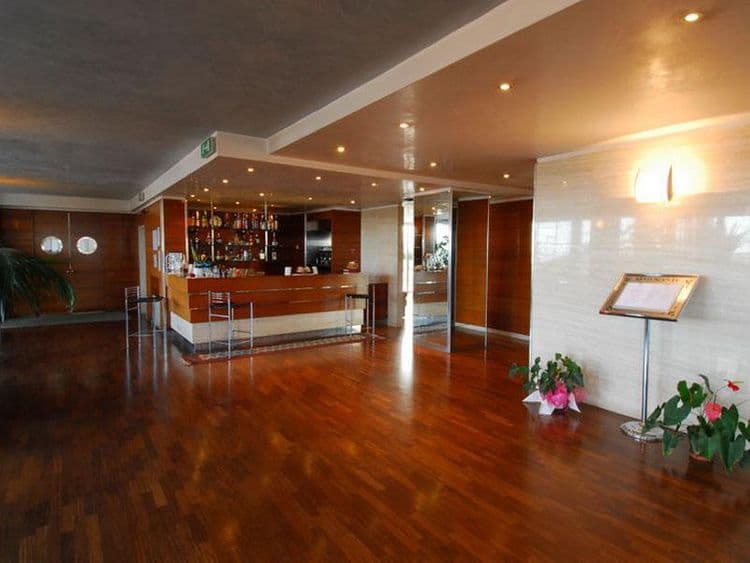 Ascot Hotel