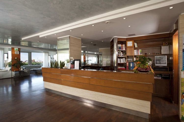 Ascot Hotel