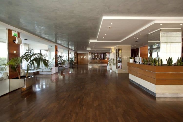 Ascot Hotel