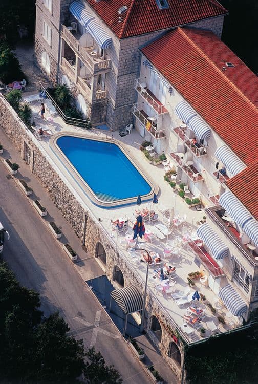 Komodor Hotel