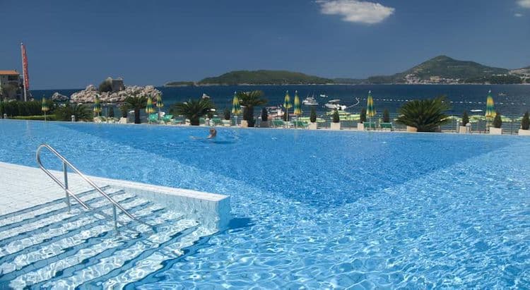 Maestral Resort & Casino