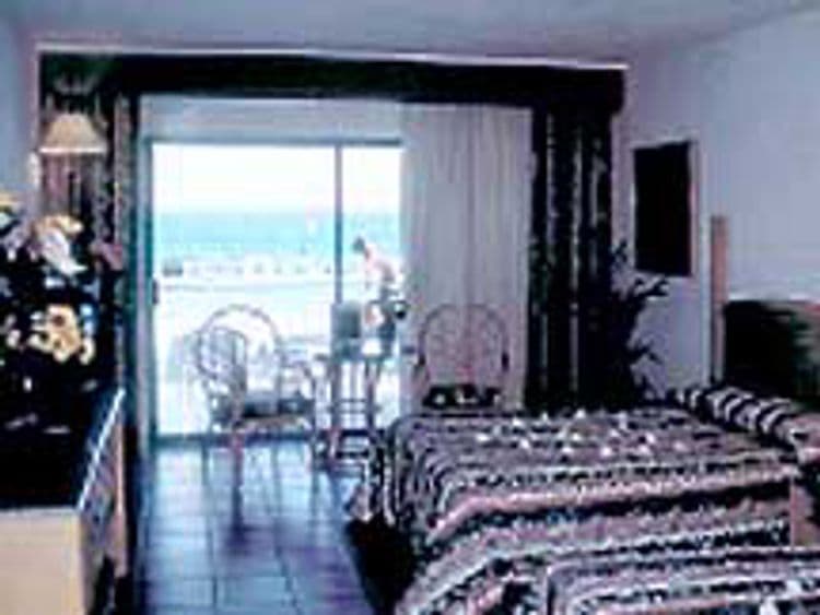 Flamingo Cancun Resort