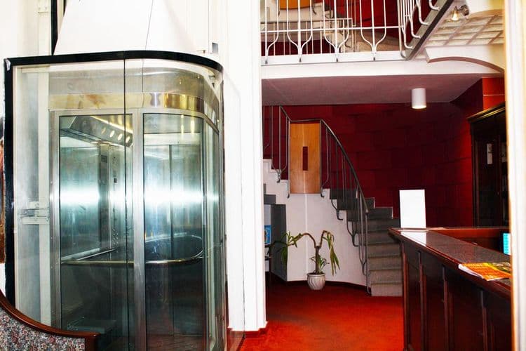 Petr Hotel