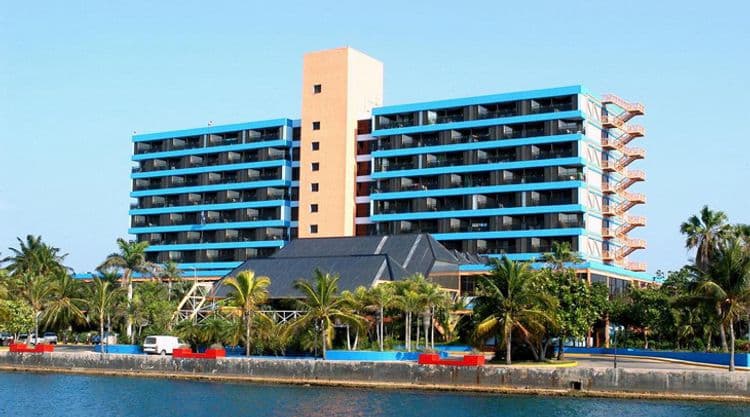 Complejo Puntarena Playa Caleta