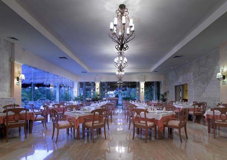 Grand Palladium Colonial Resort & Spa