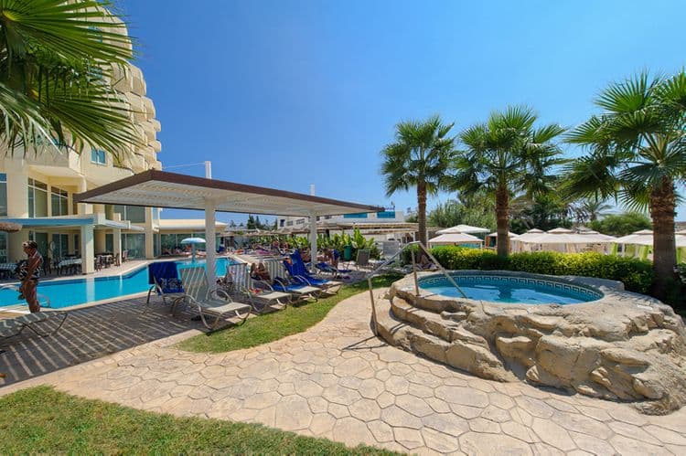 Tasia Maris Sands
