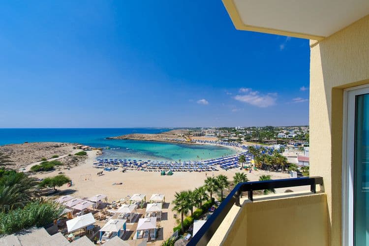 Tasia Maris Sands