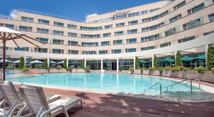 Jeravi Hotel
