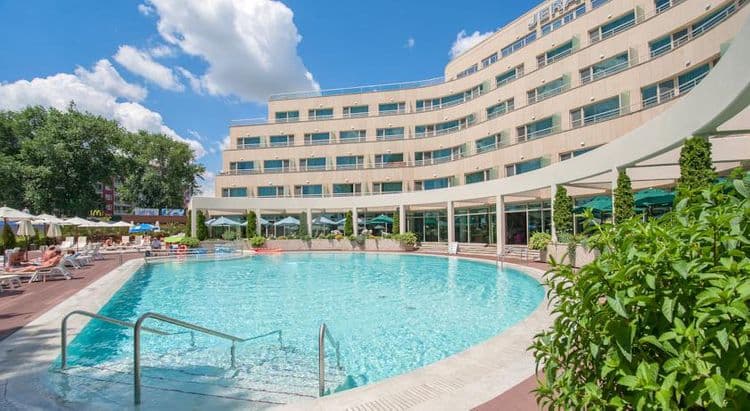 Jeravi Hotel