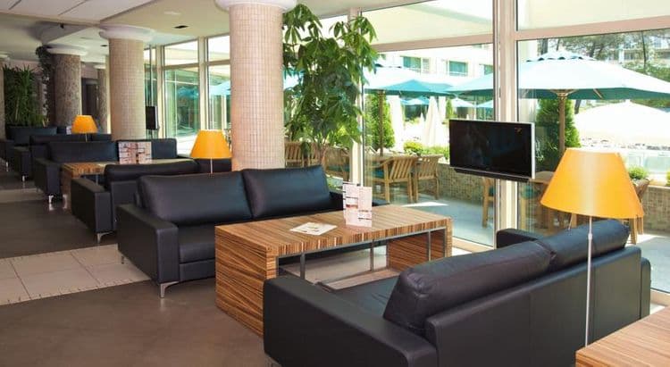 Jeravi Hotel