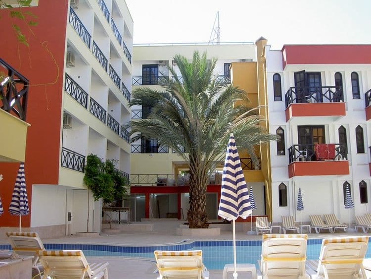 Club Cemar Beach