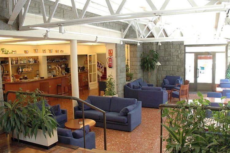 Oros Hotel
