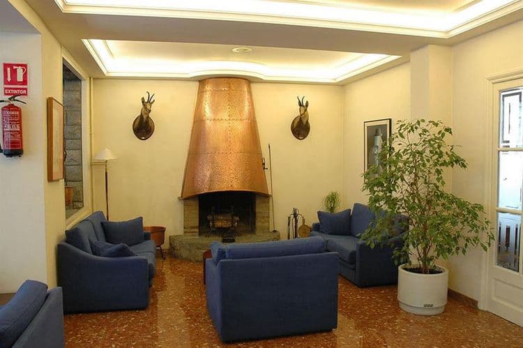 Oros Hotel