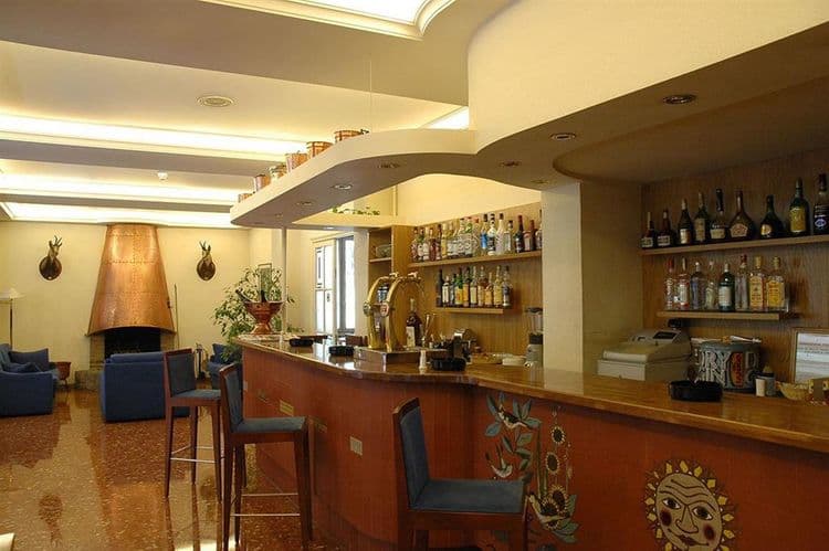 Oros Hotel