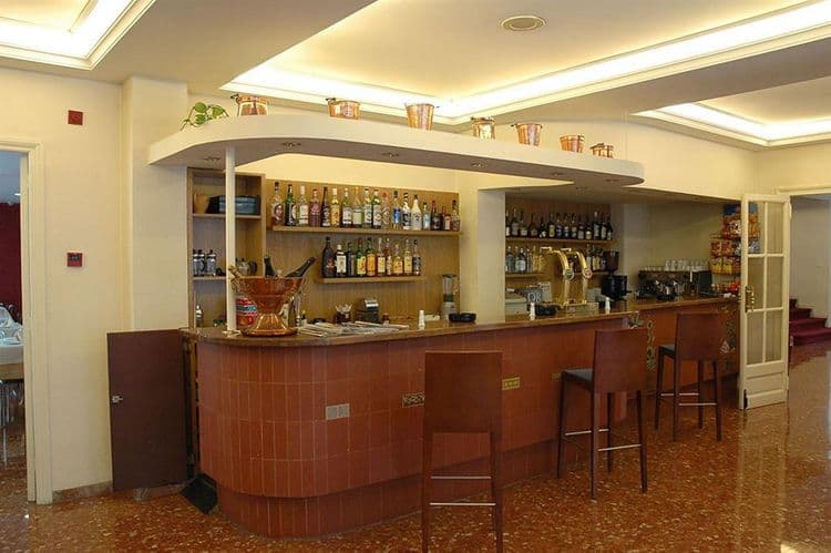 Oros Hotel