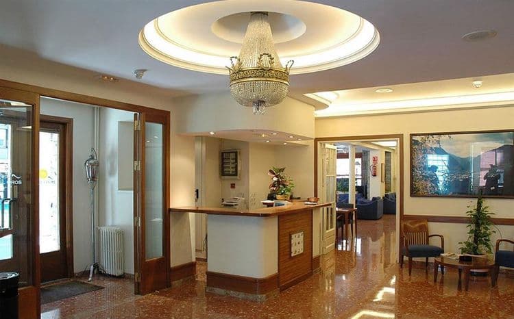Oros Hotel