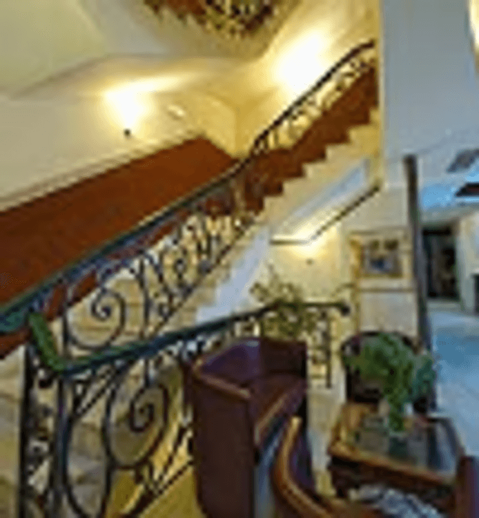 Kinissi Palace