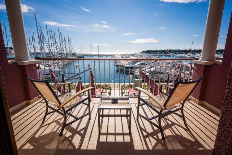 Nautica Hotel