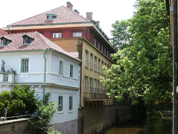 Kampa Garden