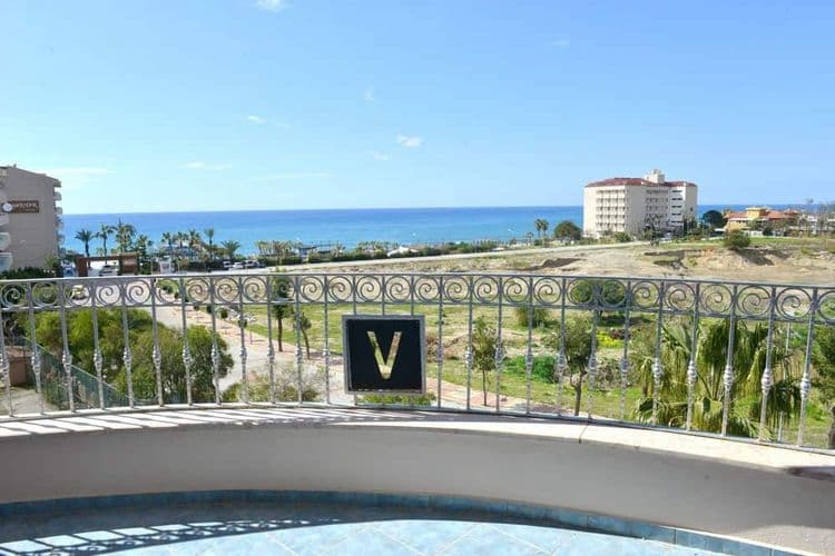 Holiday Line Beach Hotel